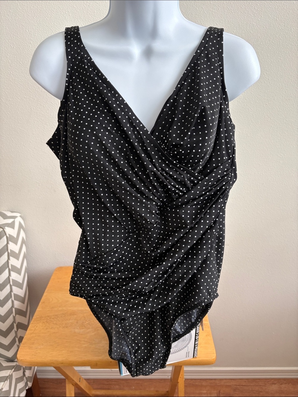 Miracle Suit Black Polka Dot Surplice Women's One Piece Swimsuit Size 12